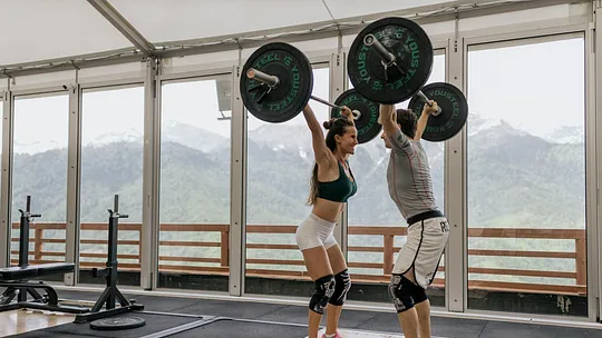 Waarom vrouwen nu kiezen voor gewichten i.p.v. eindeloze cardio