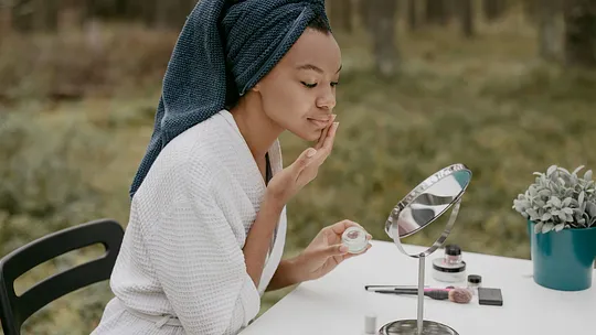 TikTok‑slugging: De hype die je huid (en portemonnee) test